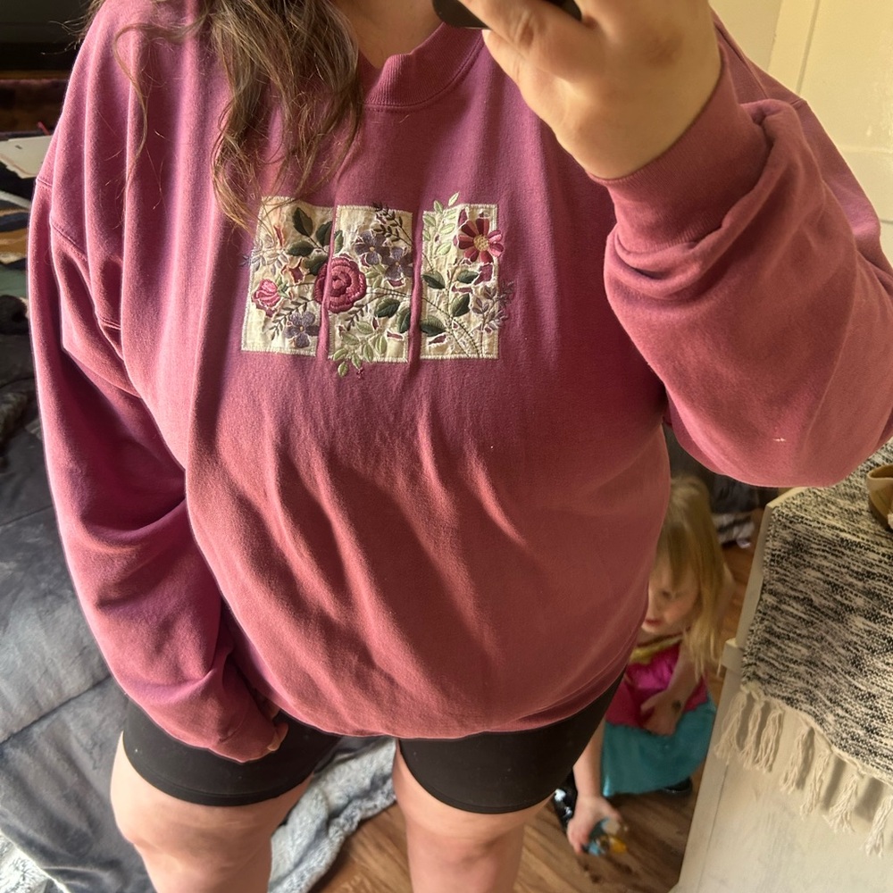 Floral Embroidered Pink Sweatshirt